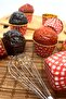 Gingham Red Cake Mold, Shiny Cardboard, 25 Pieces, Gold Coated on the Inside, Does Not Scatter in the Oven, 6.5x4 Cm - 4