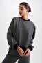 Crew Neck Sweatshirt - Relaxed Fit - 4