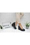 Women's Closed Shoes