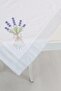 مفرش طاولة مطرز باللافندر باللون الرمادي مقاس 90x90 سم - 2