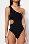 Siyah Tek Omuz Cut Out Detaylı Dokulu Regular Mayo TBESS22MA0064 - 5