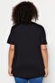 Siyah Relaxed Bisiklet Yaka Yırtmaçlı %100 Pamuk Örme T-Shirt TBBSS22BF0031 - 5