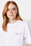 Beyaz %100 Pamuk Ön ve Arka Baskılı Boyfriend Fit Bisiklet Yaka Örme T-Shirt TWOSS23TS00057 - 9
