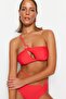 Kırmızı Tek Omuz Cut Out Detaylı Bikini Üstü TBESS23BU00135 - 2