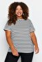 Siyah-Beyaz Çizgili Kayık Yaka Örme T-shirt TBBSS23BF00018