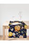 عداء من جلد الغزال بتصميم خاص مطبوع رقميًا بنمط اليقطين على خلفية ملونة