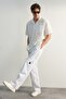 Beyaz Loose Fit Etiket Detaylı Pantolon TMNSS23PL00038