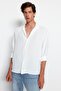 Beyaz Oversize Fit Apaş Yaka Yazlık Keten Görünümlü Gömlek TMNSS23GO00053 - 2