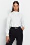 Ekru Dik Yaka Regular Fit Gipe Detaylı Esnek Örme Bluz TWOAW24BZ00022