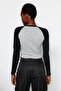 Gri Reglan Kol Ribana Fitted/Vücuda Oturan Crop Örme T-Shirt TWOAW24TS00000 - 5