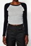 Gri Reglan Kol Ribana Fitted/Vücuda Oturan Crop Örme T-Shirt TWOAW24TS00000 - 3