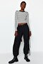 Siyah Çizgili Viskoz Yumuşak Kumaşlı Fitted Crop Esnek Örme Bluz TWOAW24BZ00048 - 6