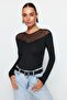 Siyah Slim Tül Detaylı Kalp Yaka Alttan Çıtçıtlı Fitilli Esnek Örme Body TWOAW24BD00019