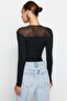 Siyah Slim Tül Detaylı Kalp Yaka Alttan Çıtçıtlı Fitilli Esnek Örme Body TWOAW24BD00019 - 5