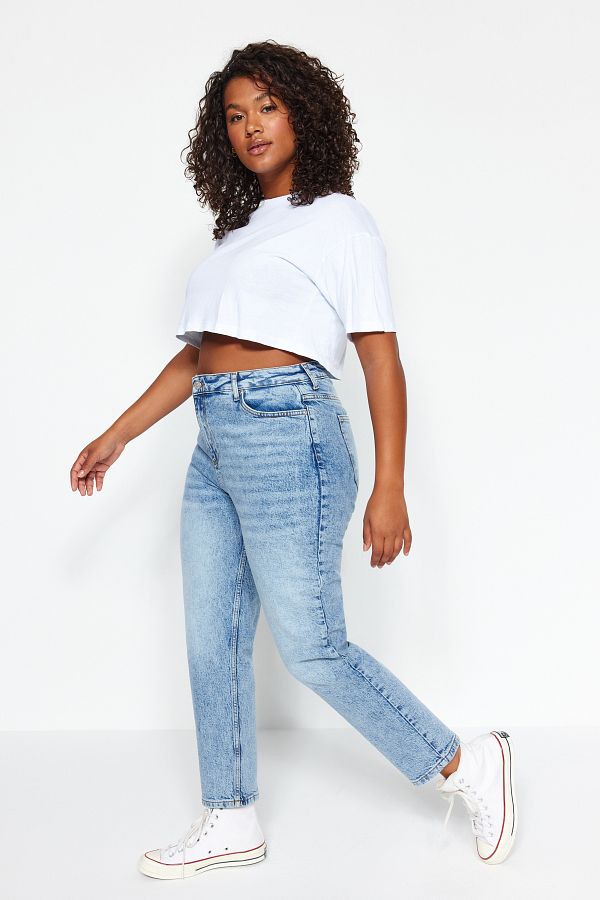 Trendyol Curve-Blaue High Waist Comfort Mom Fit Jeans TBBAW24CJ00050 1