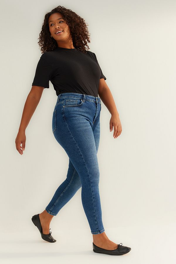 Trendyol Curve-Marineblaue, dehnbare Skinny-Jeans mit hoher Taille TBBAW24CJ00048 1