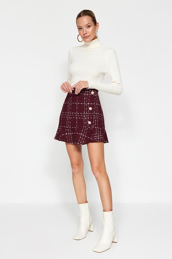 Trendyol Collection-Burgunderroter geknöpfter Tweed-Stoffrock mit Volantspitze und Mini-Webrock TWOAW22ET0155 1