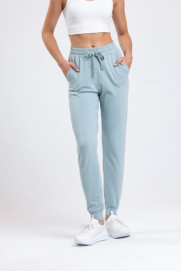 She Wears Comfortable Cut Sweatpants with Drawstring Waist and Elastic Legs and Pockets Trendyol