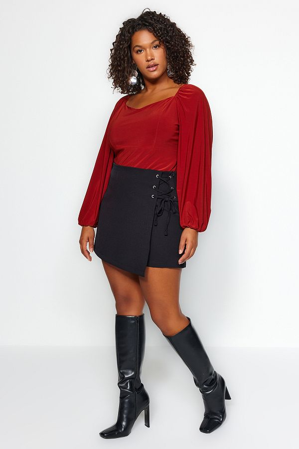 Trendyol Curve-Fustă cu pantaloni scurți cu țesătură neagră TBBSS22AP00001 1