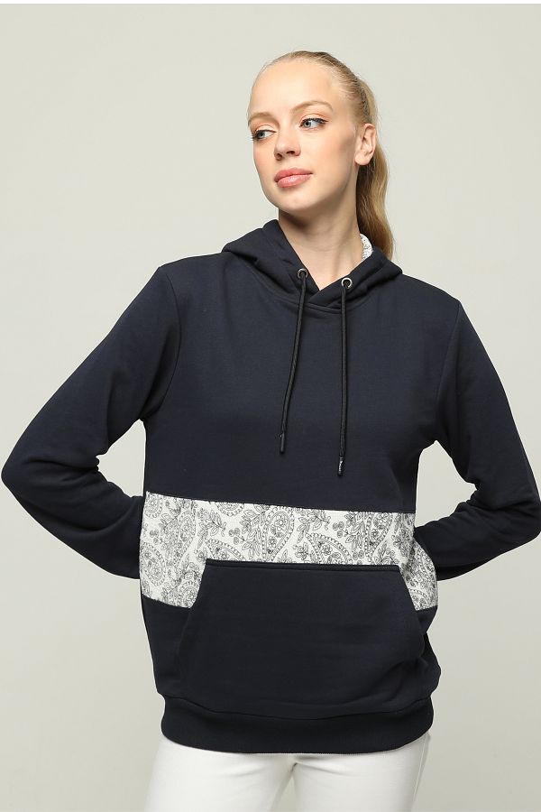 Women's crew neck sweatshirt with kangaroo pocket outlet