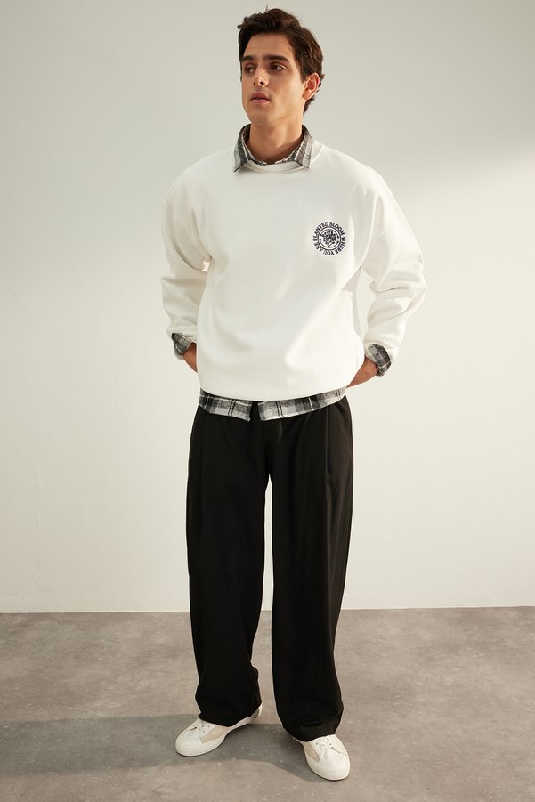 Trendyol Collection Ecru Oversize/Wide Cut Floral Embroidered Fleece Lined/Warm Sweatshirt Tmnaw24Sw00012