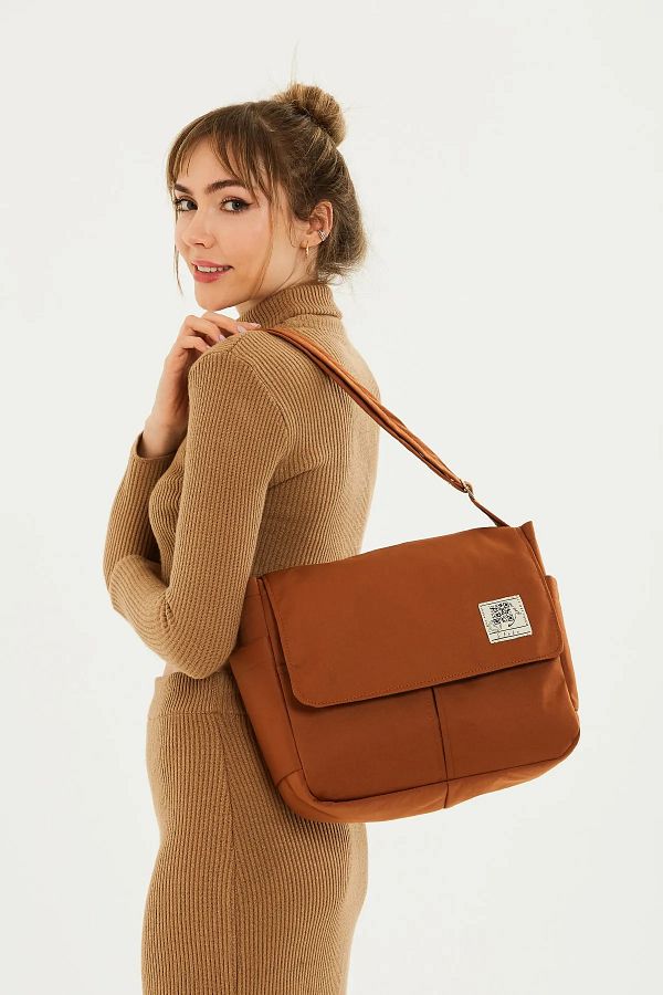 Messenger bag with compartments top