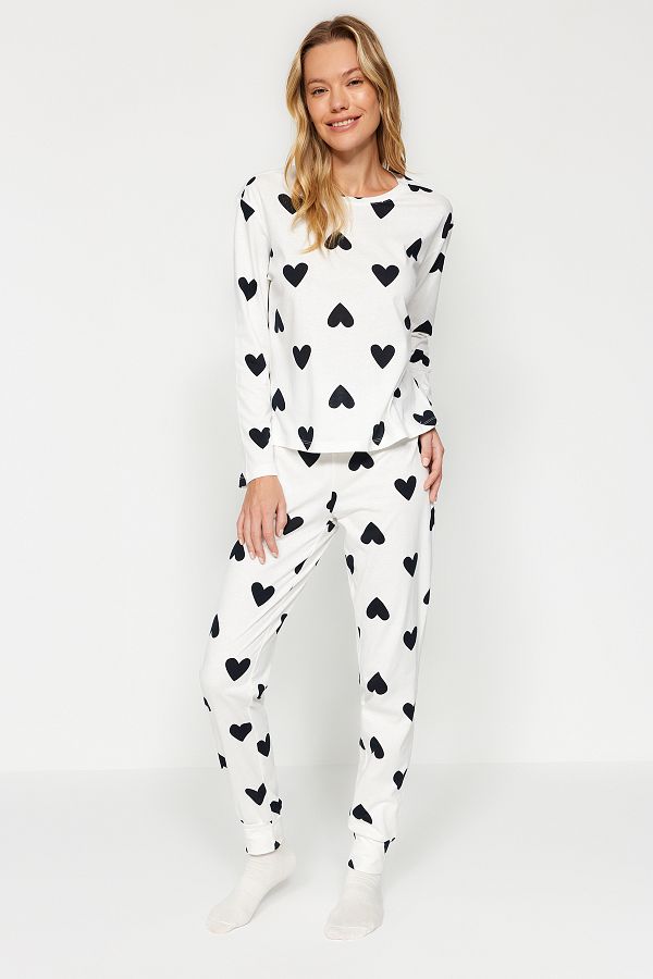 Trendyol Collection-Schwarzes Strick-Pyjama-Set mit Herzmotiv – 100 % Baumwolle THMAW21PT0566 1
