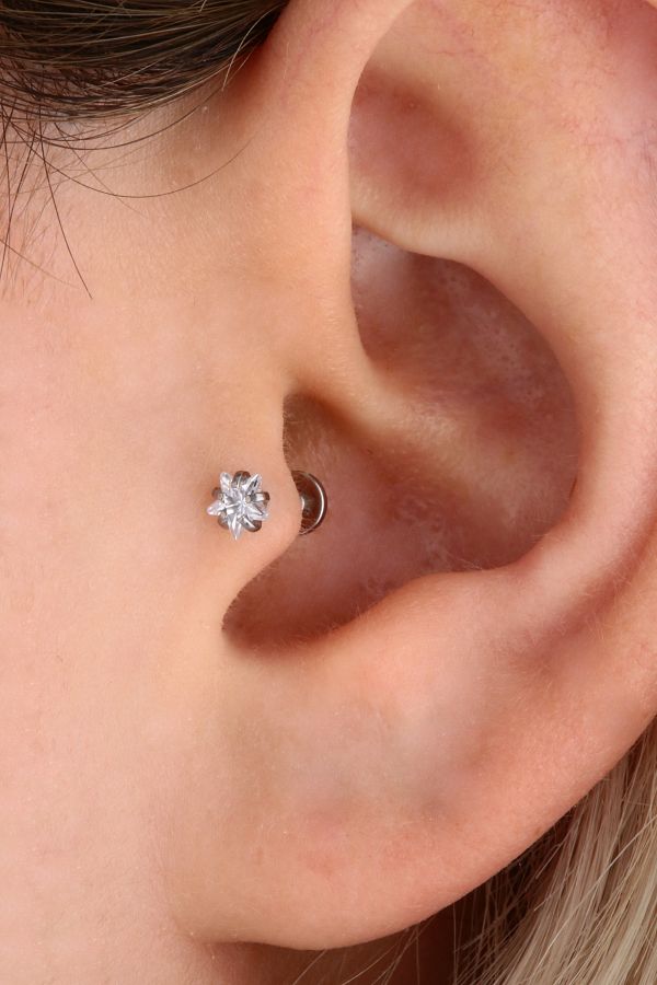 Tragus piercing 4mm outlet