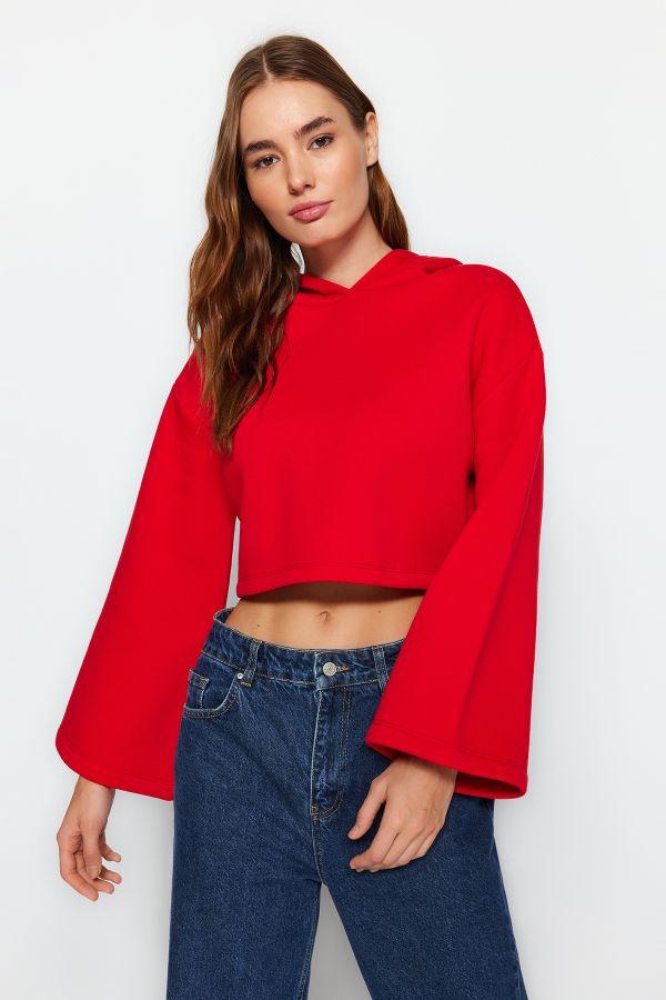 Trendyol Collection-Rotes, dickes Fleece innen, lockere Passform, kurzes Strick-Sweatshirt mit spanischen Ärmeln und Kapuze, TWOAW24SW00284 1
