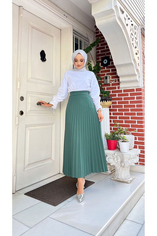 Green pleated skirt 48 top