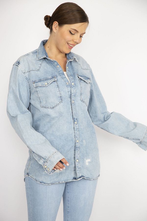Şans-Blaues Damen-Jeanshemd mit Druckknöpfen in großen Größen 65N36975 1