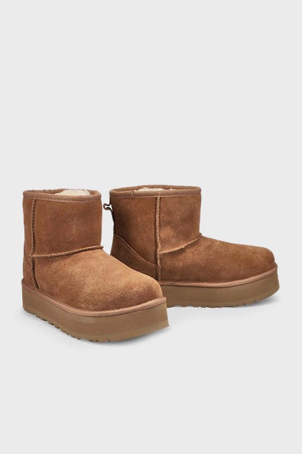 Girls in uggs deals