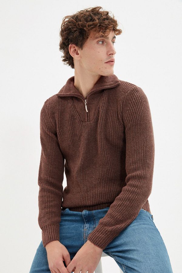Trendyol Collection-Brauner Fischer-Strickpullover aus normaler Wolle mit Reißverschluss TMNAW22KZ0347 1