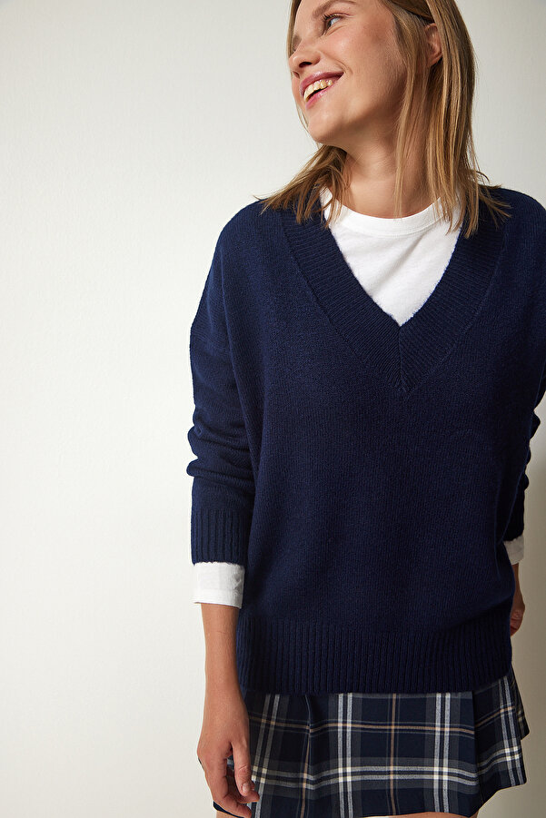 Happiness İstanbul Women's Navy Blue VNeck Oversize Knit Sweater