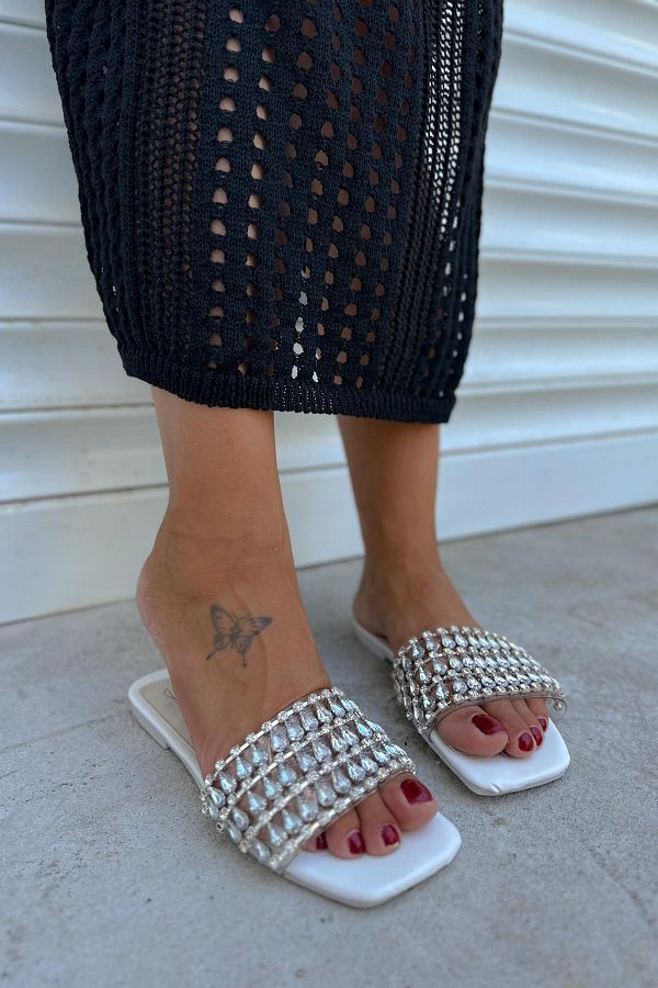 Shoebutik-النعال البيضاء 1