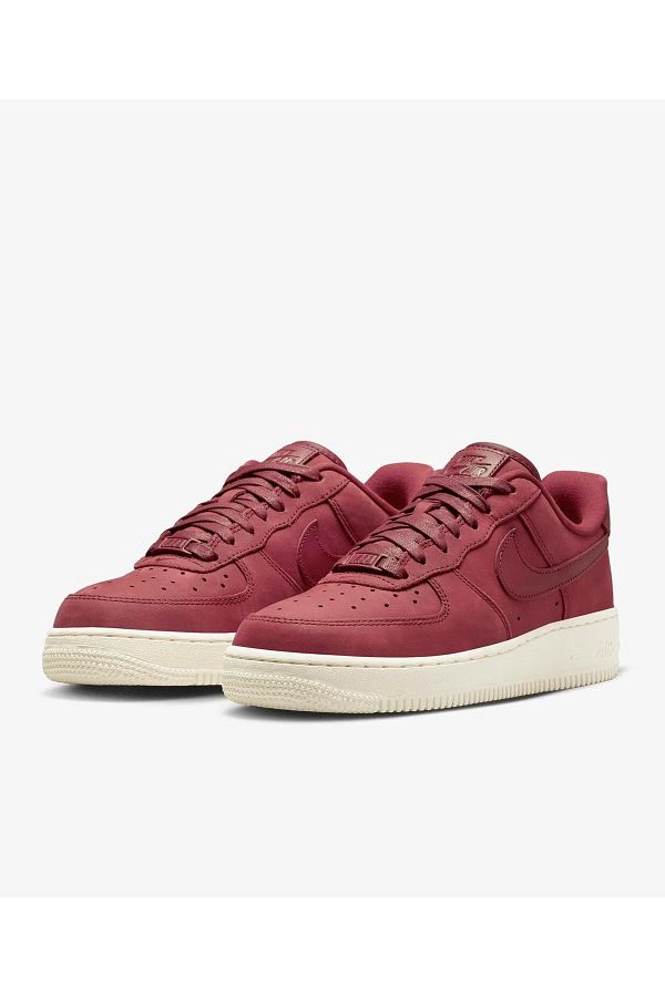 Red nike heels hotsell