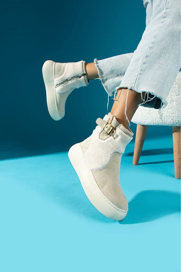Waterproof boots comfortable top