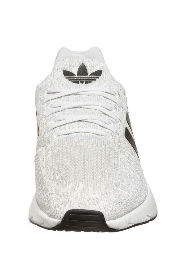 adidas Swift Run 22 Sneaker WeiB Flacher Absatz fur Herren 45 1 3 Trendyol