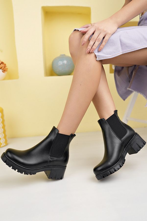 Boots 5cm heel online