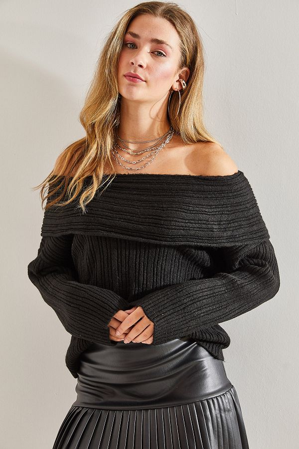 Sweater with ruffle collar discount