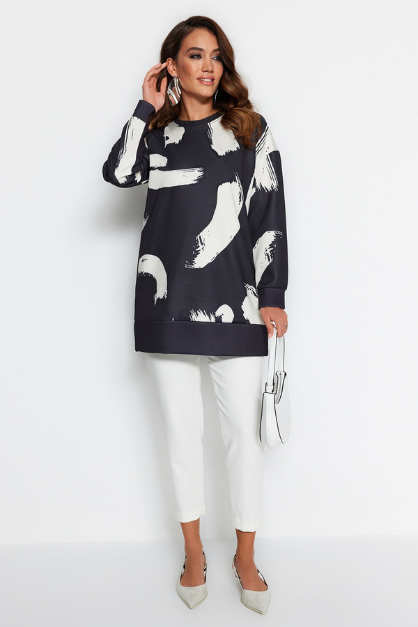 Trendyol Modest-Pletená mikina s černým vzorem Crew Neck Scuba TCTAW23TW00049 1