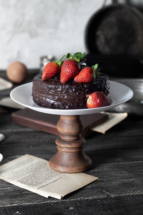 Cintika Blanca White 25 Cm Cake Presentation Plate with Wooden Legs Cake Presentation Footed Presenter Cake Plate Trendyol