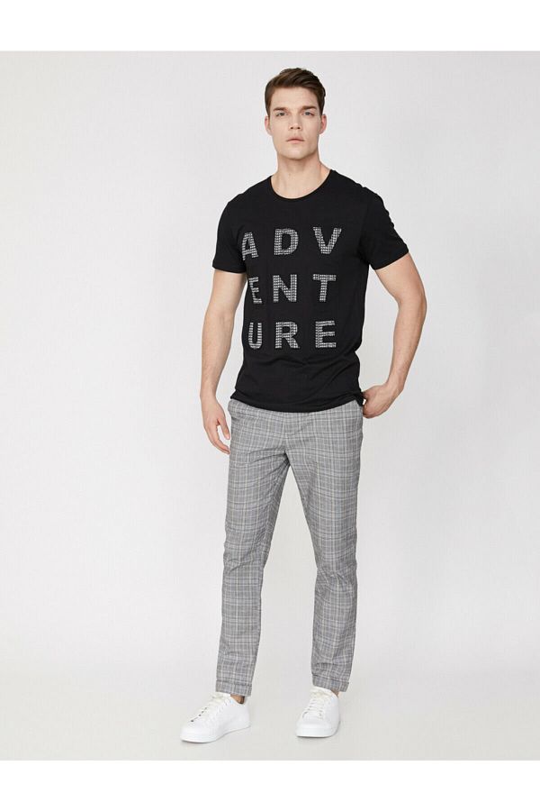 Koton-Braune Herrenhose mit normaler Taille und Taschendetail, kariert 1