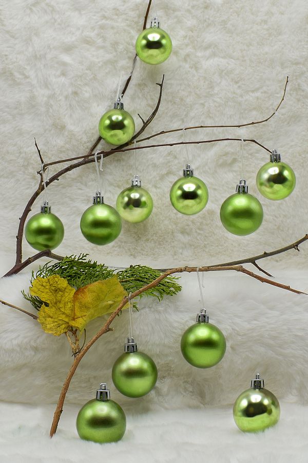 Waldern-4 cm 12 pcs Green Cici Ball (6 Shiny-6 Metallized) Christmas Tree Ornament 1