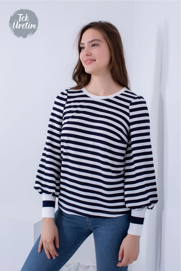 Cliche Women s Striped Sweatshirt with Ribbed Sleeves. Trendyol