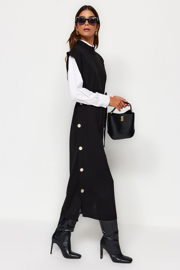 Trendyol Modest-Rochie pulover cu tricotaje detaliate cu nasturi negre TCTAW24UV00038 1