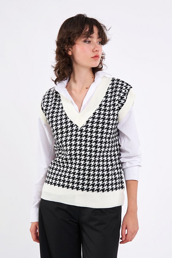 Melfis Women s V neck Houndstooth Sweater Trendyol