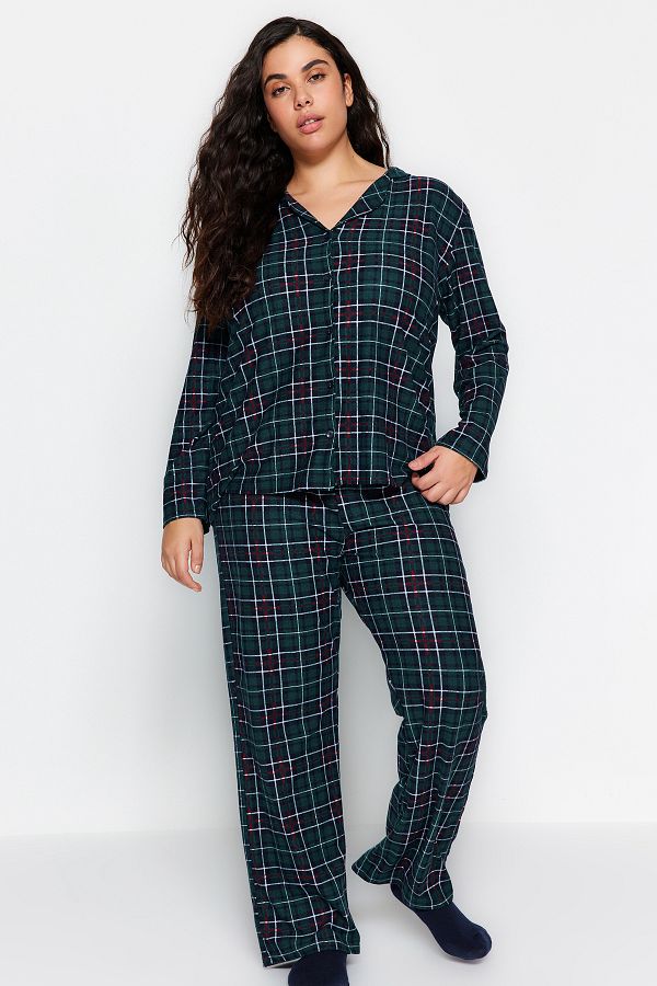 Trendyol Curve-Grünes Pyjama-Set aus Strick mit kariertem Hemdkragen - TBBAW24AI00033 1