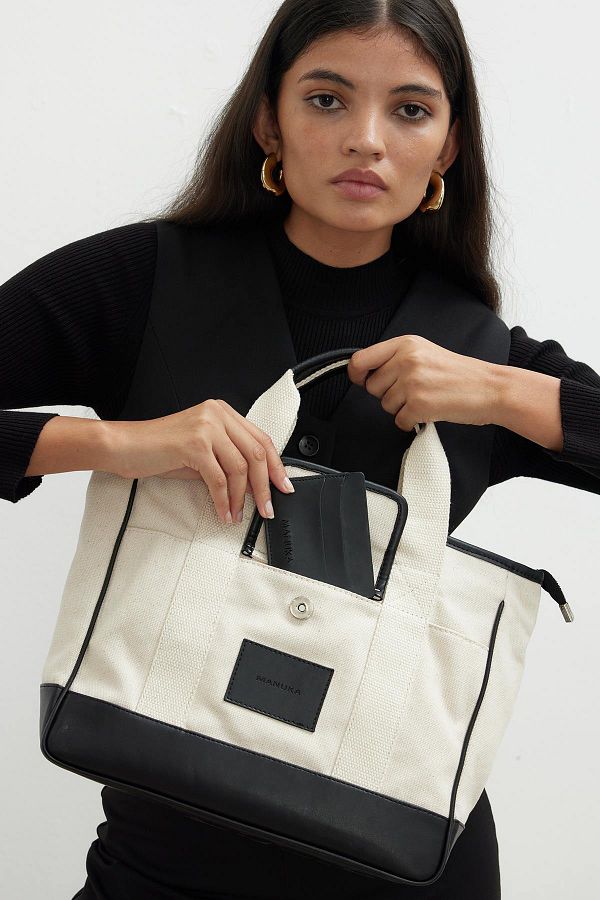 Manuka-MIDI-CANVAS-TASCHE MIT MEHREREN TASCHEN SCHWARZ 1