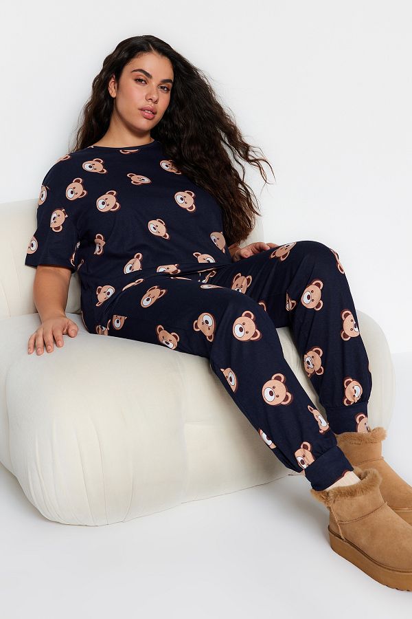 Trendyol Curve-Marineblaues Pyjama-Set aus Strick mit Teddybär-Muster TBBAW23AI00039 1